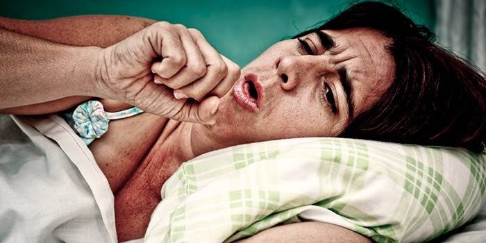 Признак открытого туберкулеза у взрослых - кашель с выделением вязкой мокроты