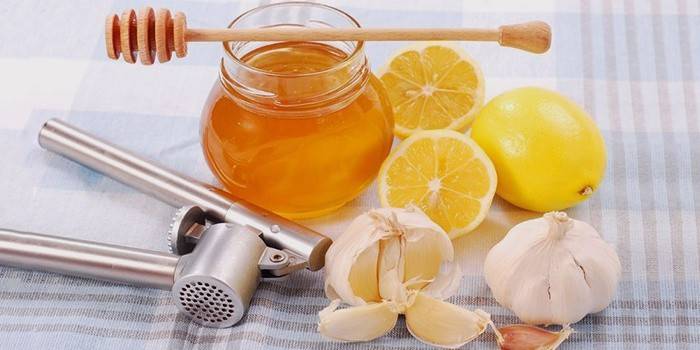 Лимон с медом и чесноком для чистки сосудов
