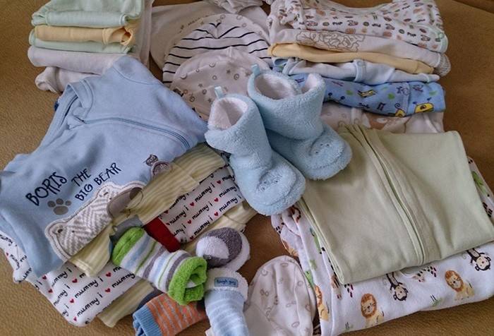 Минимальный набор одежды для новорожденного ребенка на первое время