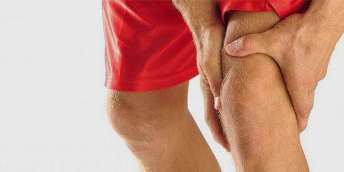 У мужчины болит колено с внутренней стороны