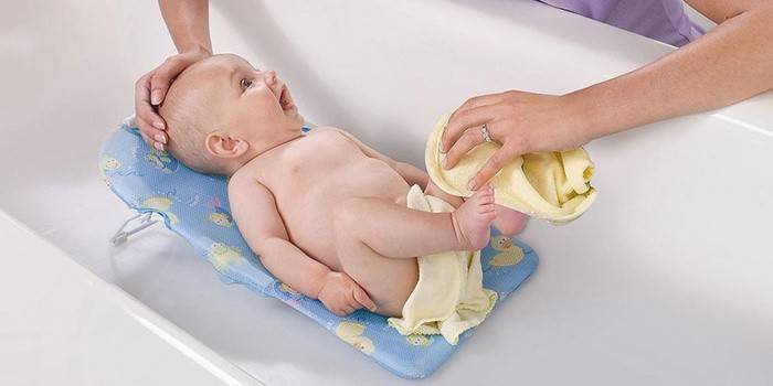 Лежак для купания младенцев