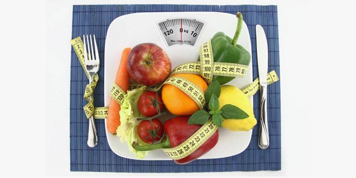 Овощи и фрукты на весах