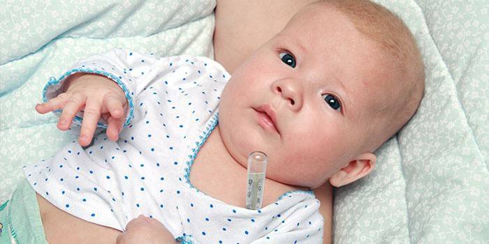 При прорезывании зубов у малышей может повышаться температура