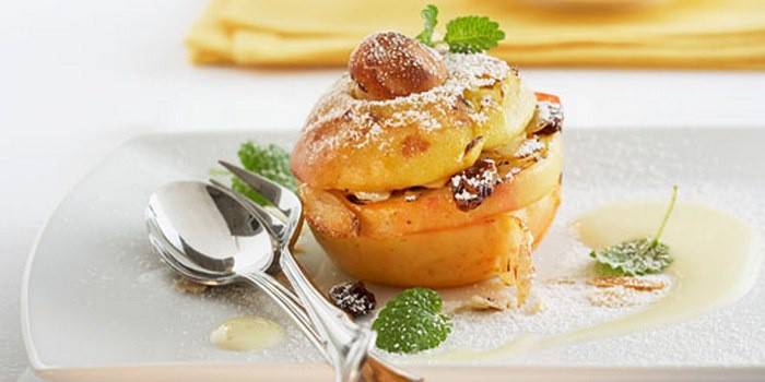 Десерт из печеного яблока с начинкой