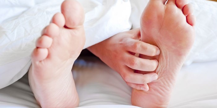 Почему ноги сводит судорогой причины и лечение
