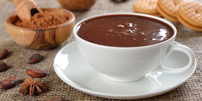 Горячий шоколад в чашке