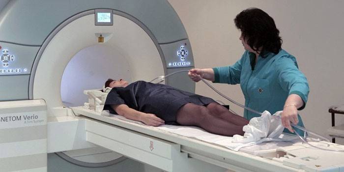 Пациентке проводят МРТ диагностику