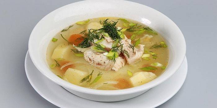Рыбный суп с кусочками горбуши