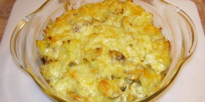 Картошка, запеченная с грибами и сыром