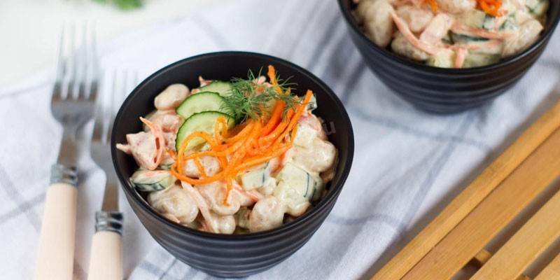 Салат с корейской морковью и огурцом