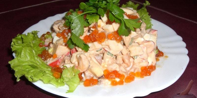 Готовый салат с морепродуктами