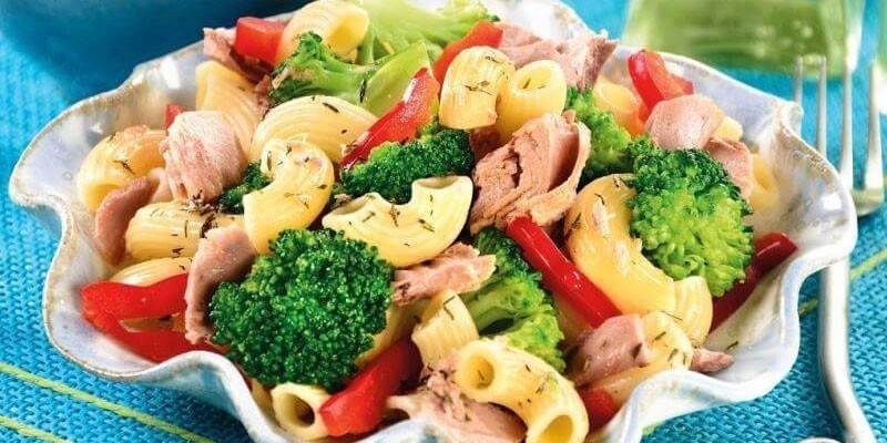 С тунцом и брокколи
