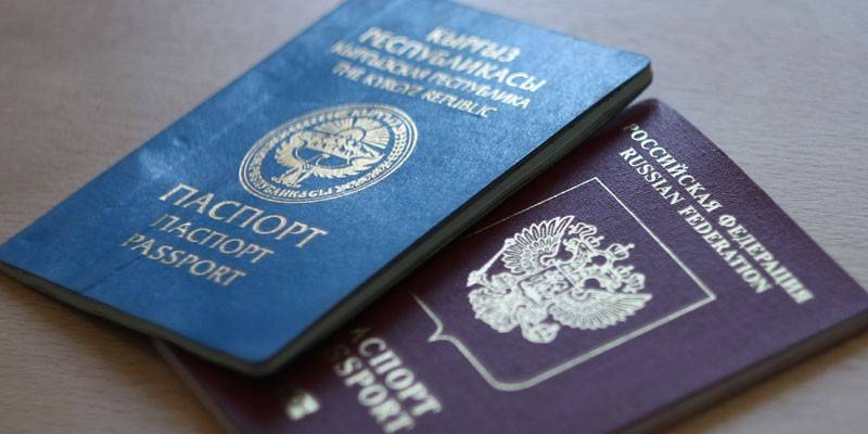 Паспорт Киргизстана и России