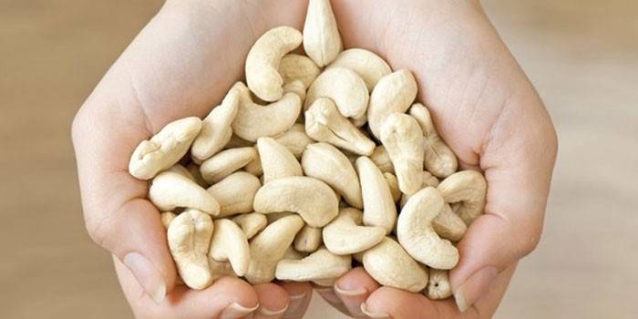 Орехи в ладонях