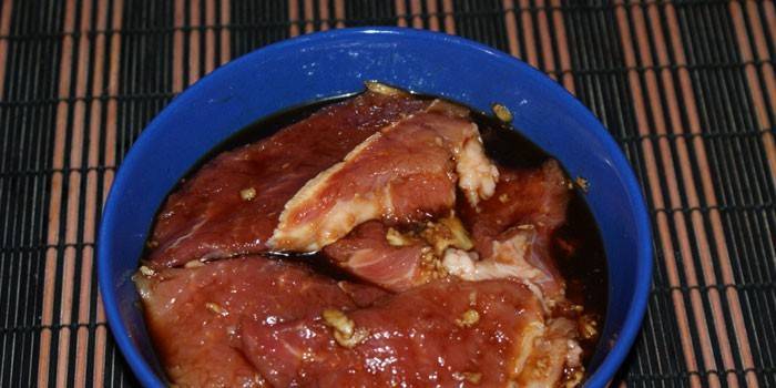 Свиное мясо замаринованное в соевом соусе