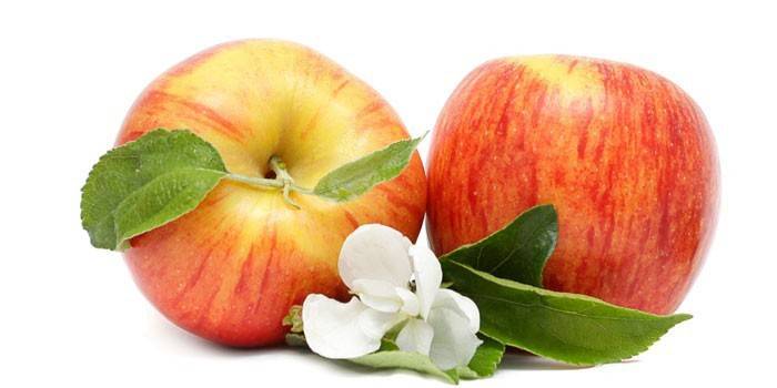 Два спелых яблока