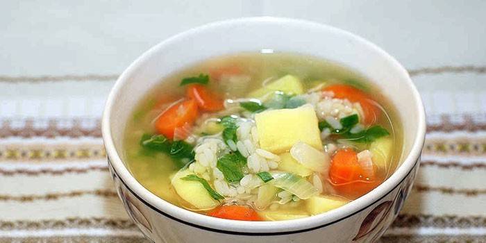 Суп на свином бульоне с рисом и овощами