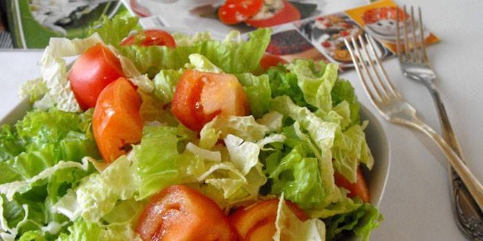 Салат из пекинской капусты и помидоров