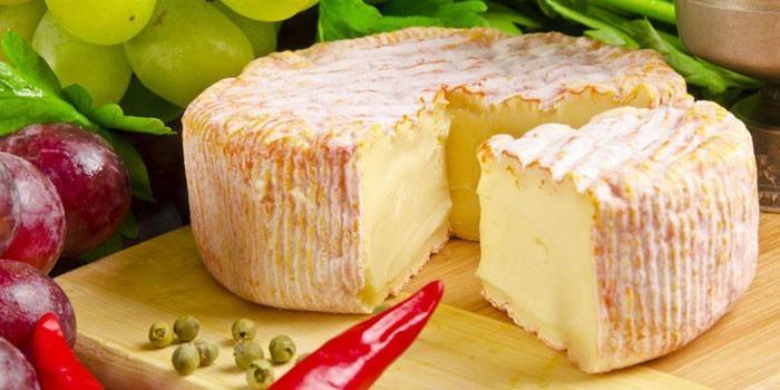 Мягкий сыр с белой плесенью