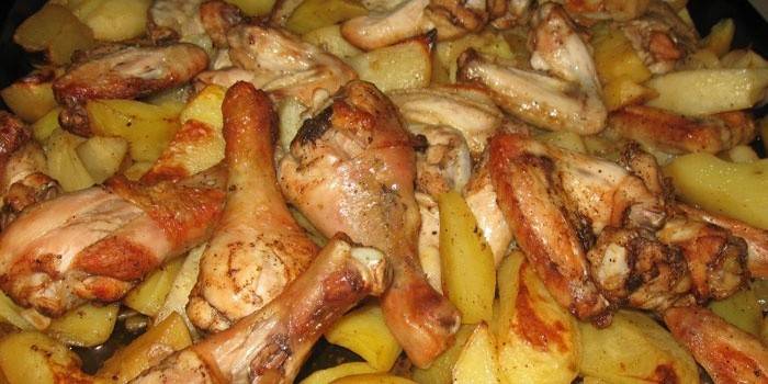 Курица в духовке с картошкой