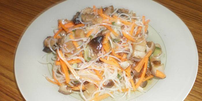 Салат из грибов шиитаки и фунчозы