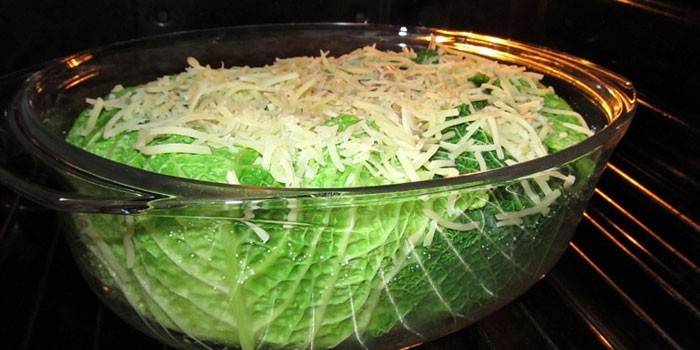 Запеканка с листами савойской капусты в духовке
