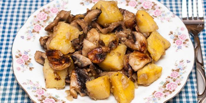 Жареный с грибами картофель
