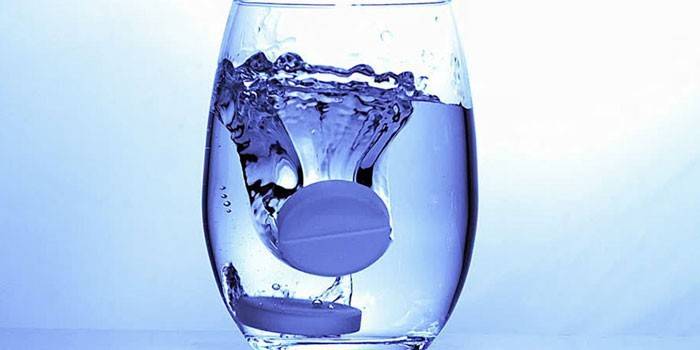 Таблетка в стакане воды