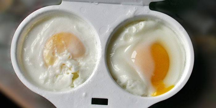 Приготовленные яйца в контейнере