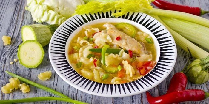 Куриный суп с овощами и макаронами