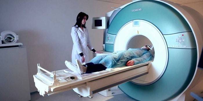 Пациент в магнитно-резонансном томографе