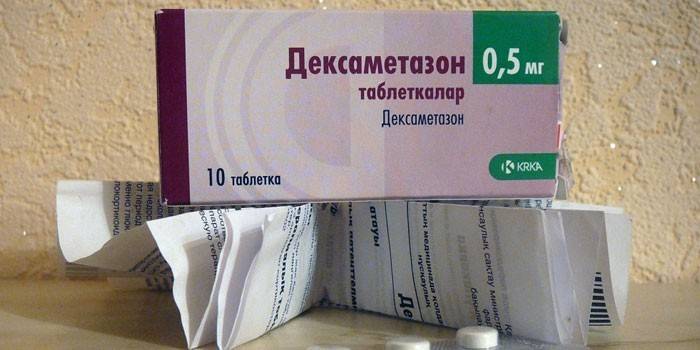 Упаковка таблеток Дексаметазон и информационный вкладыш