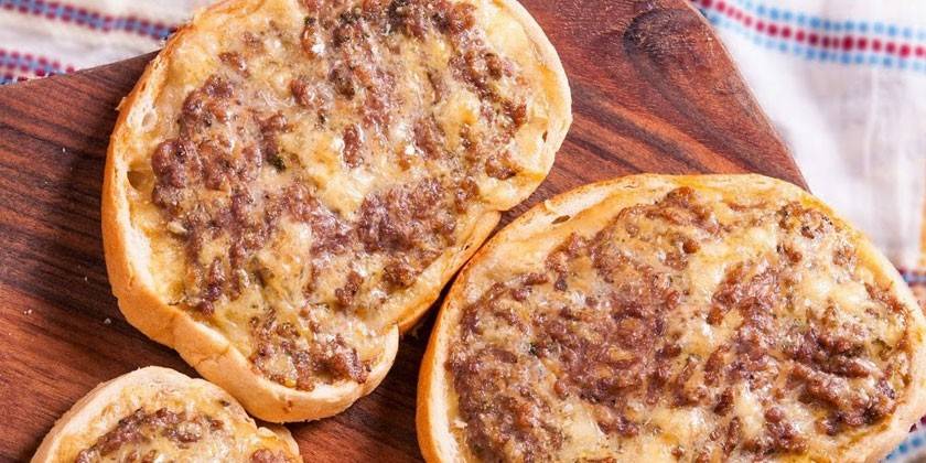 С мясным фаршем и яйцом