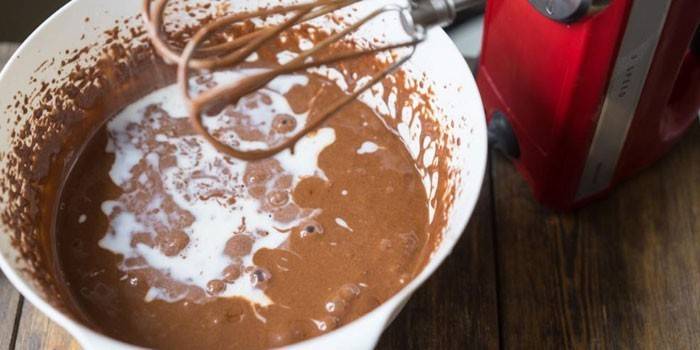 Процесс приготовления глазури из шоколада и какао