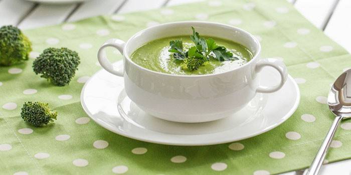 Зеленый крем-суп из брокколи