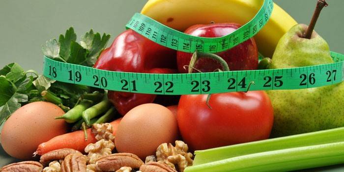 Овощи, фрукты, яйца, орехи и сантиметр