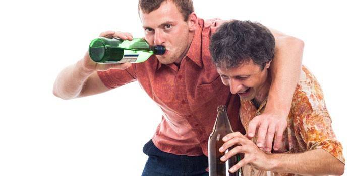 Мужчины с алкоголем