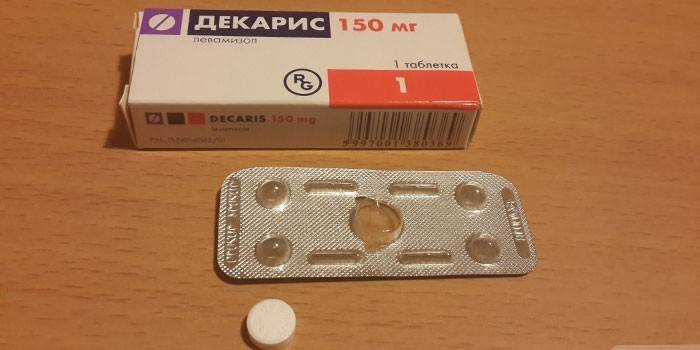 Таблетки Декарис в упаковке