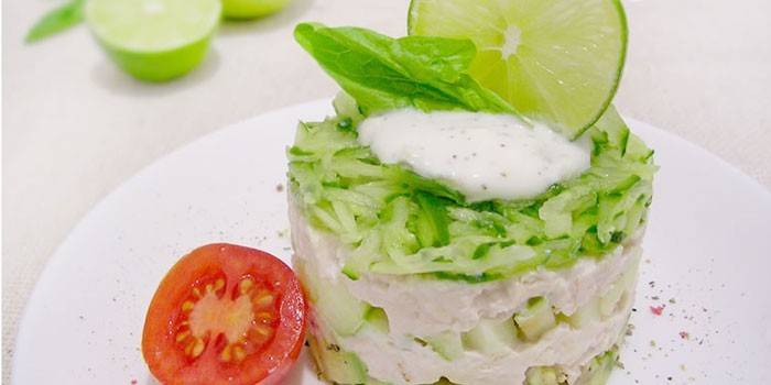 С соленой сельдью и свежими огурцами