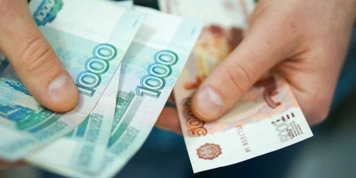 Деньги в руках