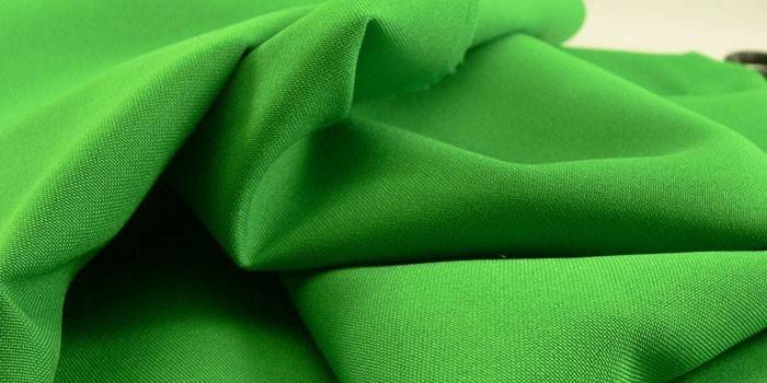 Габардиновая ткань зеленого цвета
