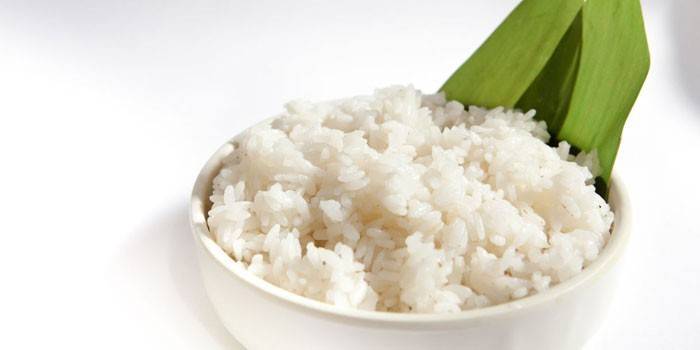 Отварной рис в тарелочке