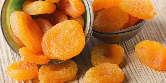 Сушеные плоды абрикосов