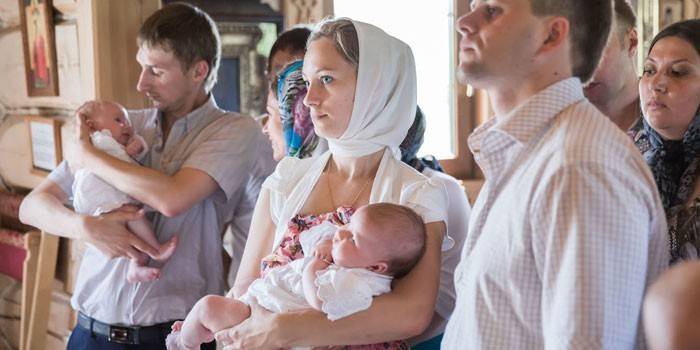 Обряд крещения в православном храме