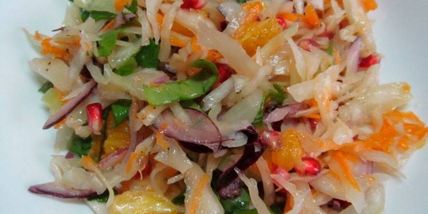 Салат из квашеной капусты с апельсином