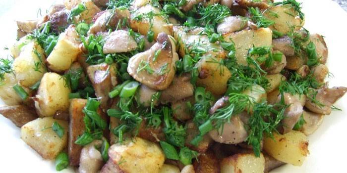 Жареная картошка с маслятами