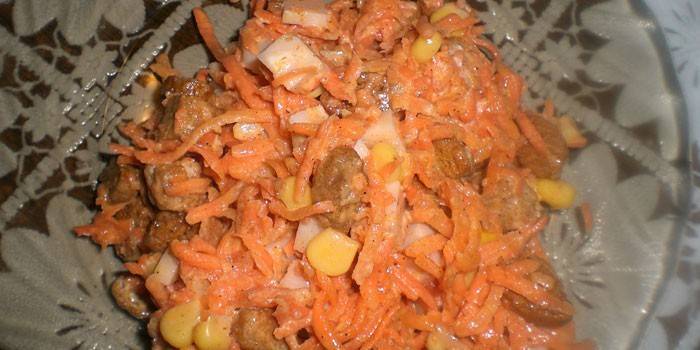 Морковь по-корейски с кукурузой и крутонами