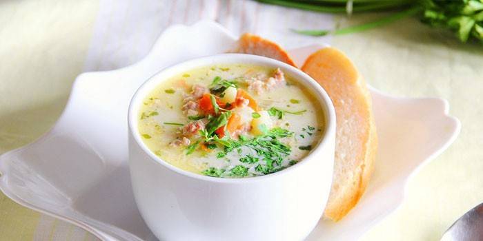 Суп с овощами и сыром