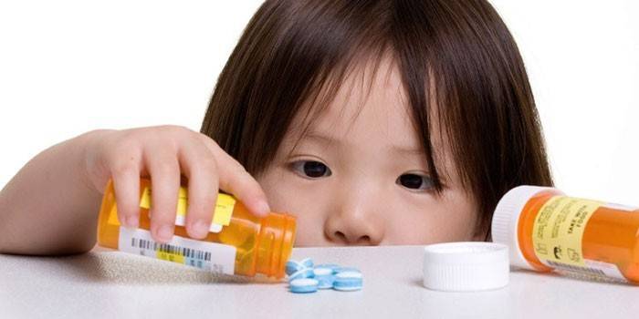 Ребенок и таблетки