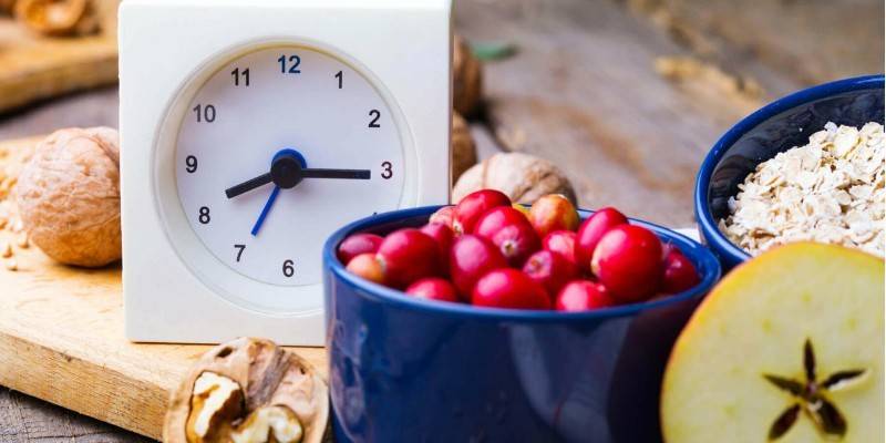 Будильник и продукты